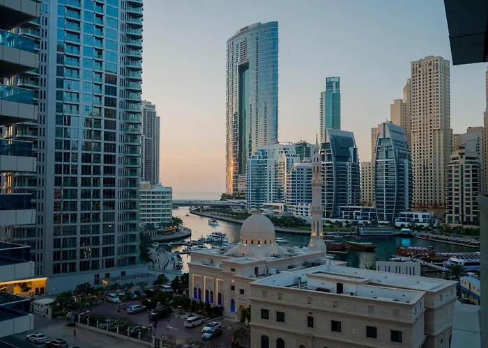 1 Bedroom Apartment With Marina View - Close To Metro