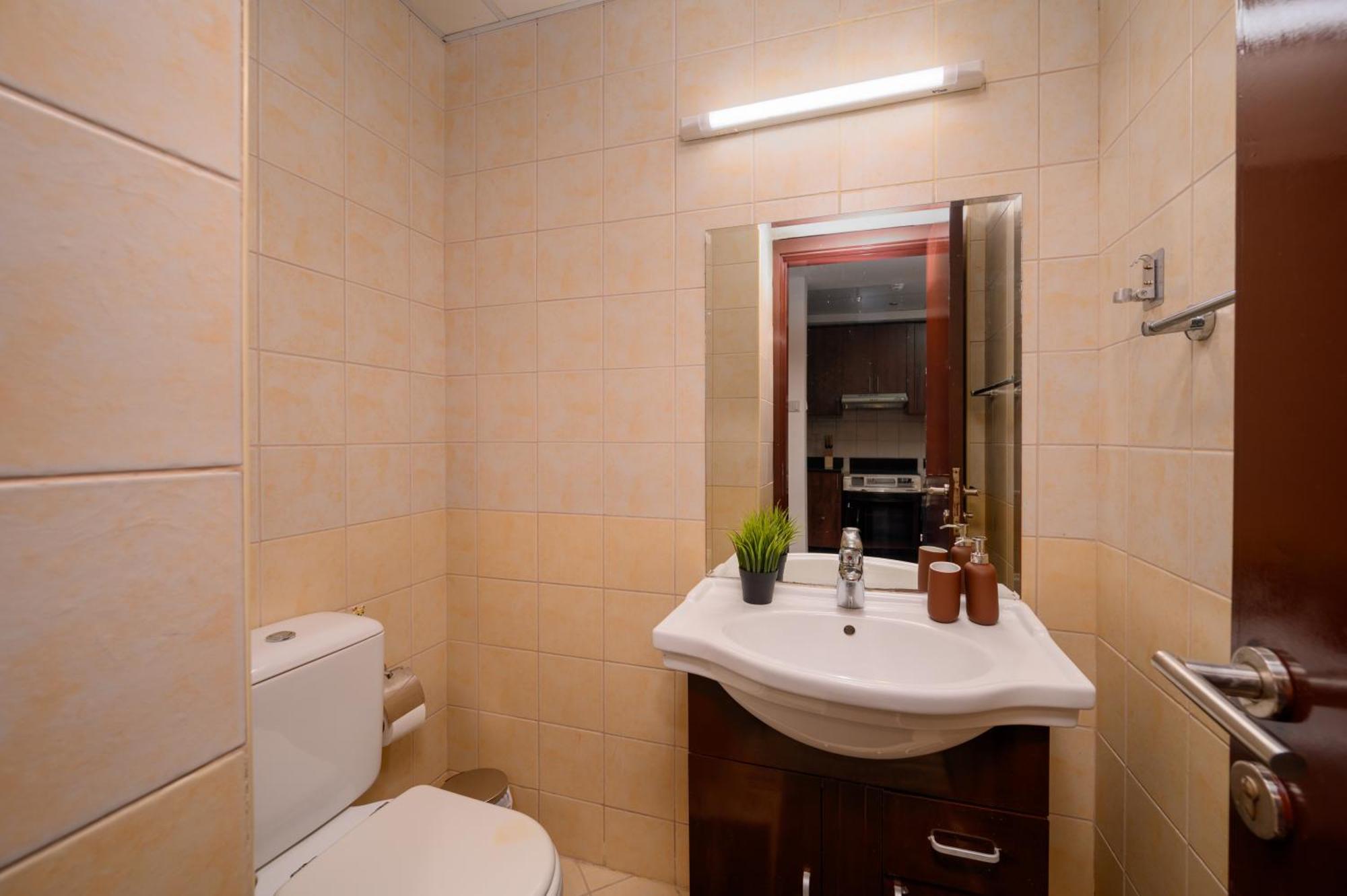 1 Bedroom With Marina View - Close To Metro *