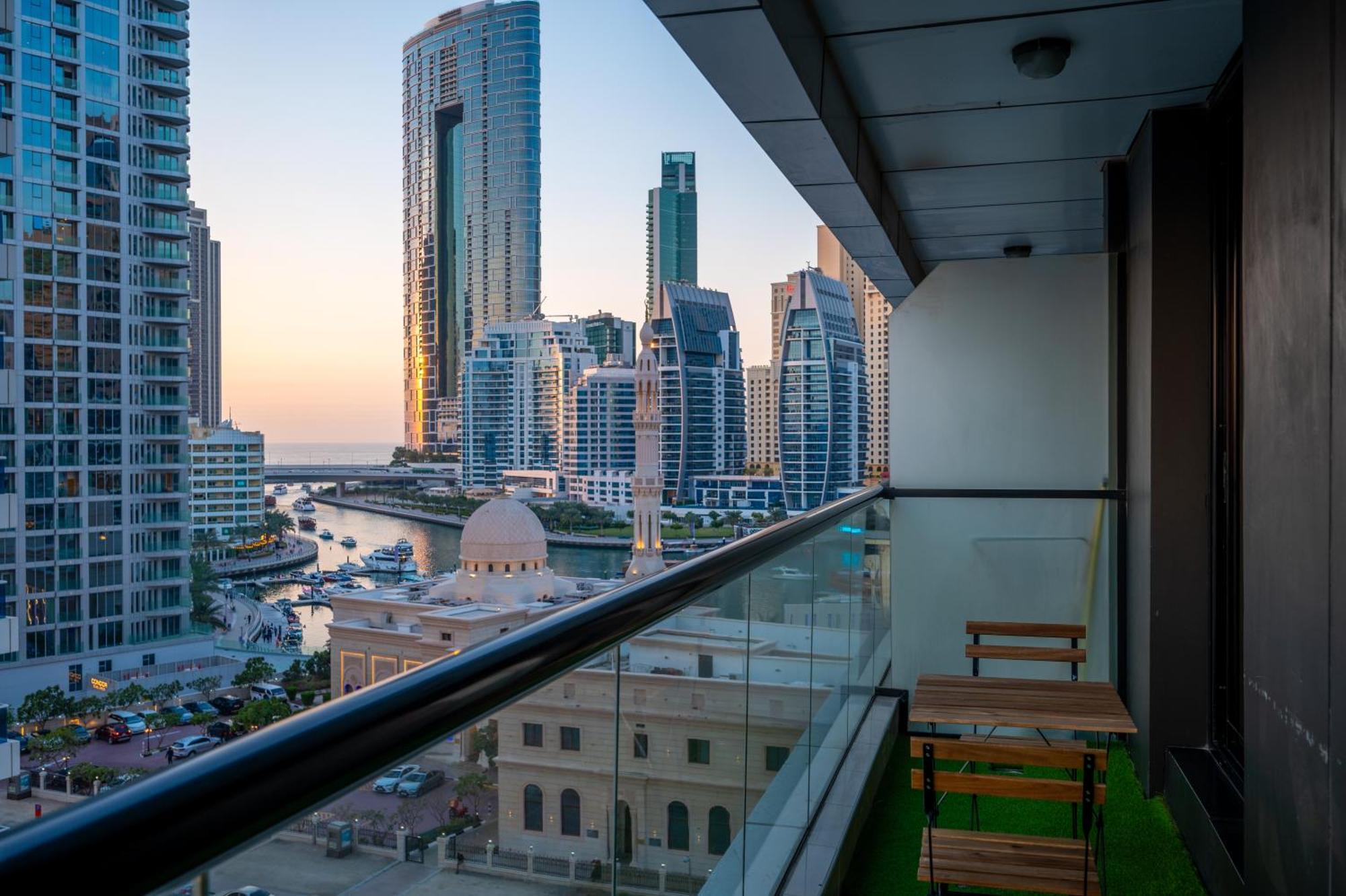 1 Bedroom With Marina View - Close To Metro Appartement